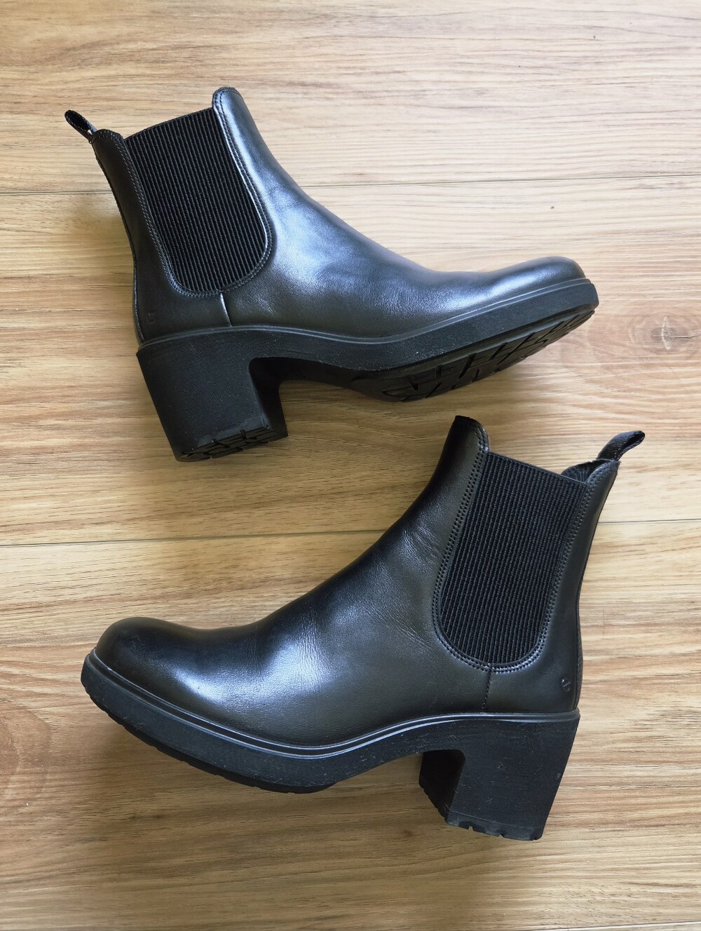 Ecco Metropole Zurich Black Leather Heeled Boot